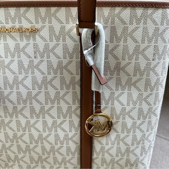 Authentic Michael Kors LG MF TZ tote New with Tag - Picture 10 of 10